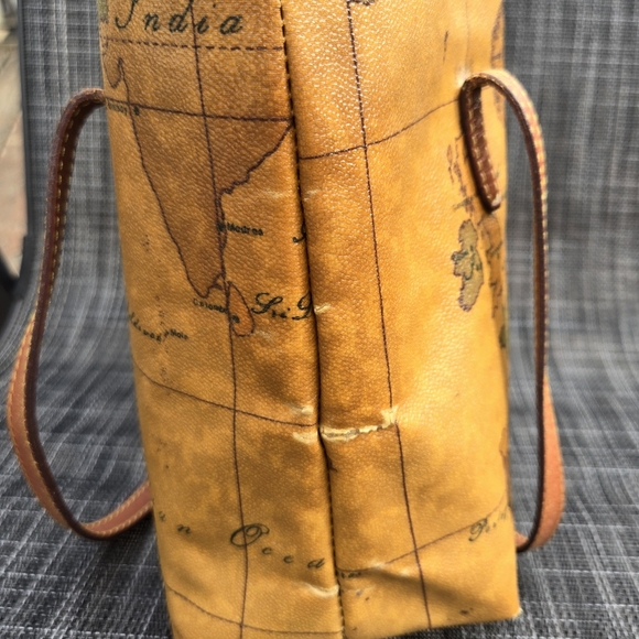 Alviero Martini Tote - Picture 6 of 6